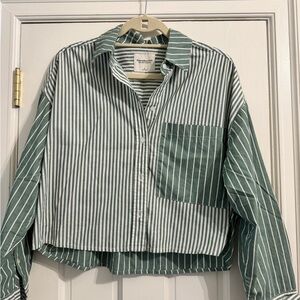 Abercrombie Green and White Striped Cropped Button-Up Shirt